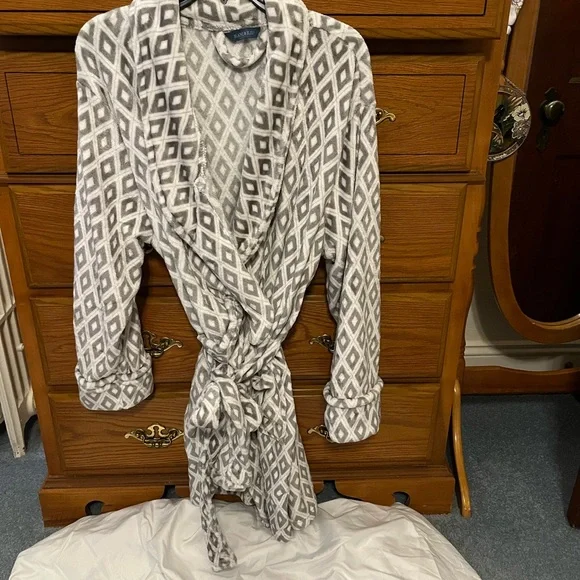 Gray Geometric Patterned Women's Robe - Picture 1 of 7